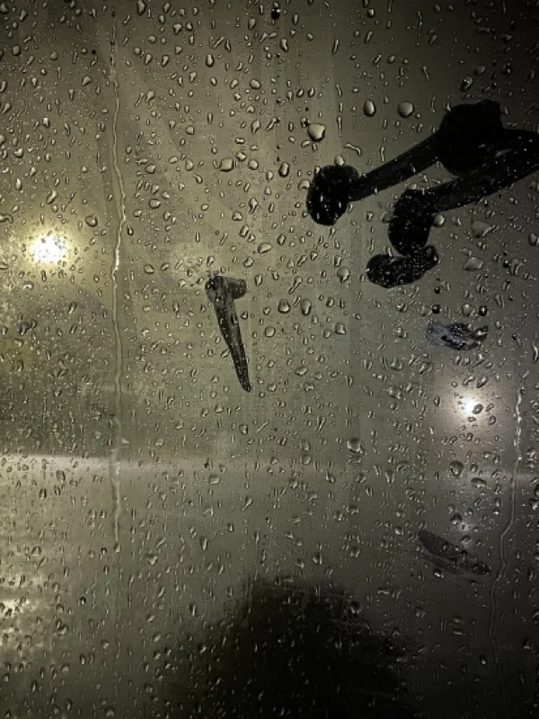 07 RegenFensterNass