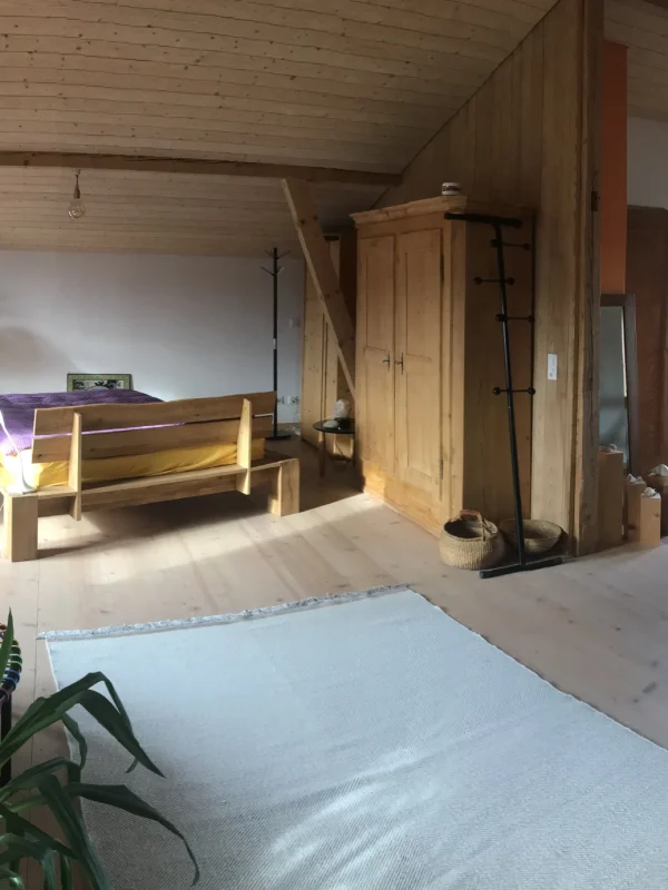 OG Bett und Dusche